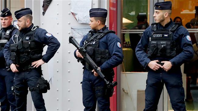 Prancis Kerahkan Hampir 100.000 Pasukan Keamanan untuk Amankan Liburan Tahun Baru