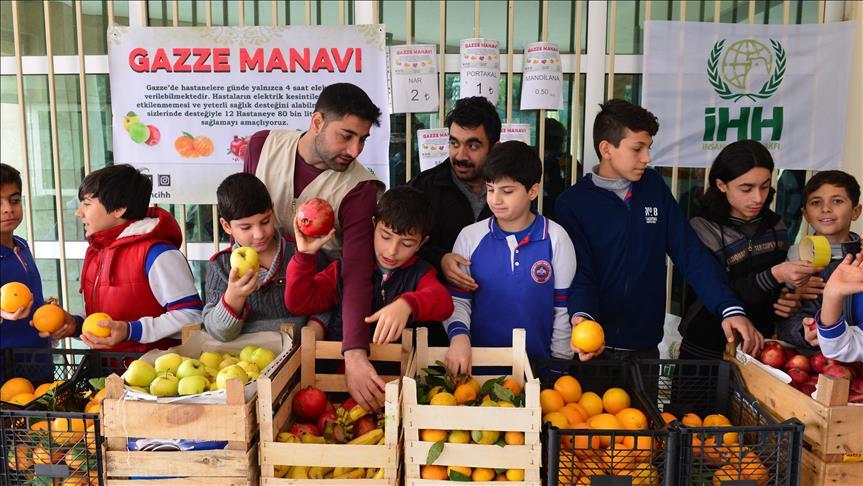 Para Siswa di Sanliurfa Turki Jual Buah-buahan untuk Kumpulkan Dana Bantuan bagi Gaza