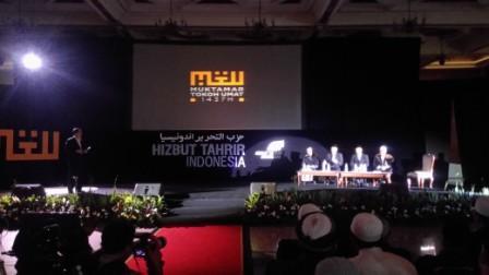 Indonesia Terpuruk, HTI: Indonesia Harus Terapkan Syariat Islam