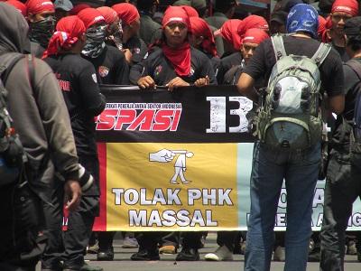Gerakan Buruh Mengadu ke MK dan Organisasi Buruh Internasional 