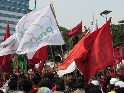 Ketidakadilan Pemerintah kan Getarkan Semangat Pribumi Usir Cina di Jakarta (Indonesia)