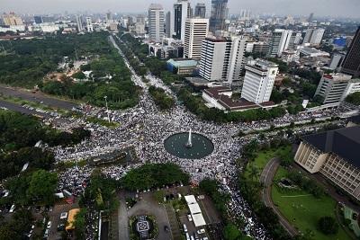 Daripada Melarang, Lebih baik Panglima TNI dan Kapolri Ikut Aksi/Sholat Jum?at Bersama Jutaan Umat 