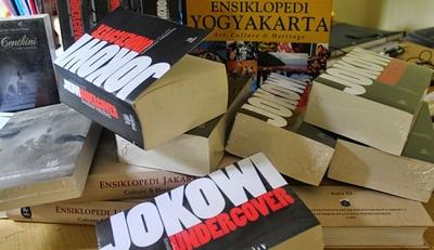 Belum Membaca tapi Jokowi Sudah Menganggap Buku ?Jokowi Undercover? Tidak Ilmiah
