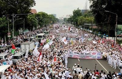 Ratusan Ribu Massa Akan Gunakan Cara Sendiri jika Polisi TidakTangkap Ahok yang Hina Al-Qur'an