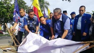 Perusakan Baliho Demokrat dan Pilkada DKI