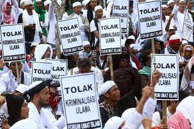 Jangan Pernah Berpikir bahwa dengan Kriminalisasi Ulama Ghirah Umat Islam Kendur