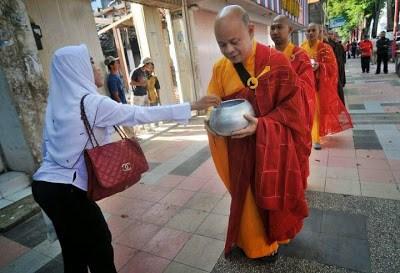 Biksu Mendapat Perlakuan yang Baik dari Umat Islam: Myanmar harus Belajar dari Muslim Indonesia