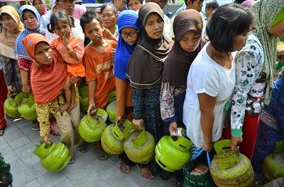 Tidak Kompetennya Menteri Jokowi dalam Menanggulangi Langkanya Gas