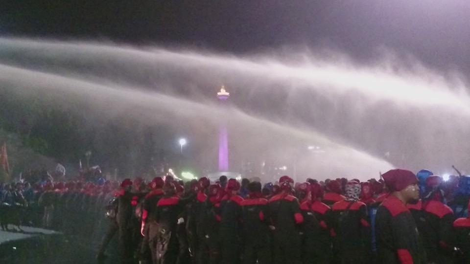 Akibat Aksi 21 Buruh Ditahan Polisi, Mengapa Buruh Dibiarkan Sendirian?