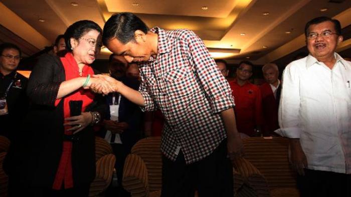 Para Pedagang Pasar Minta MPR Segera Melengserkan Jokowi