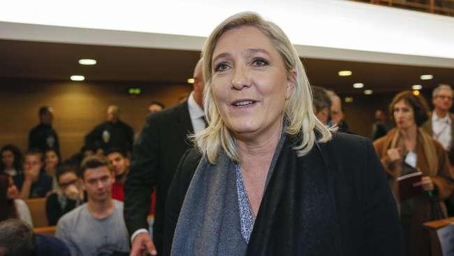 Pemimpin Sayap Kanan Le Pen : Shalat Berjamaah Sama Dengan Pendudukan Nazi