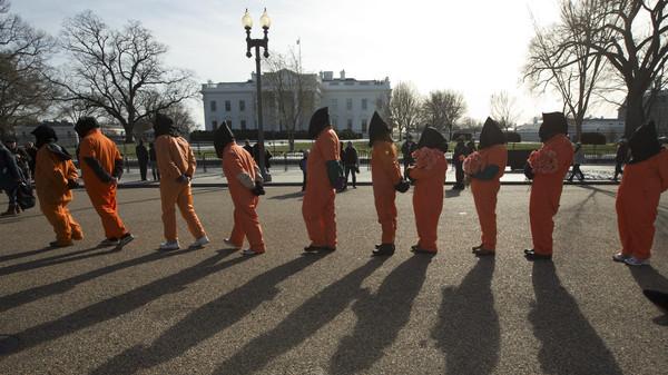 Enam Warga Yaman Tahanan 'Teroris' Dibebaskan Dari Penjara Guantanamo