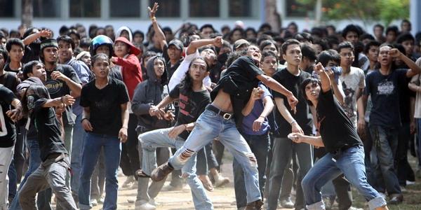 LBH Jakarta Mengecam Kebrutalan Polisi Menghadapi Aksi Buruh