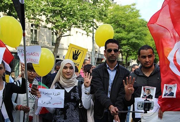 Aksi Solidaritas Menentang Hukuman Mati Mursi di Paris