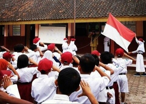 Tak Mau Hormat Bendera Vs Radikalisme