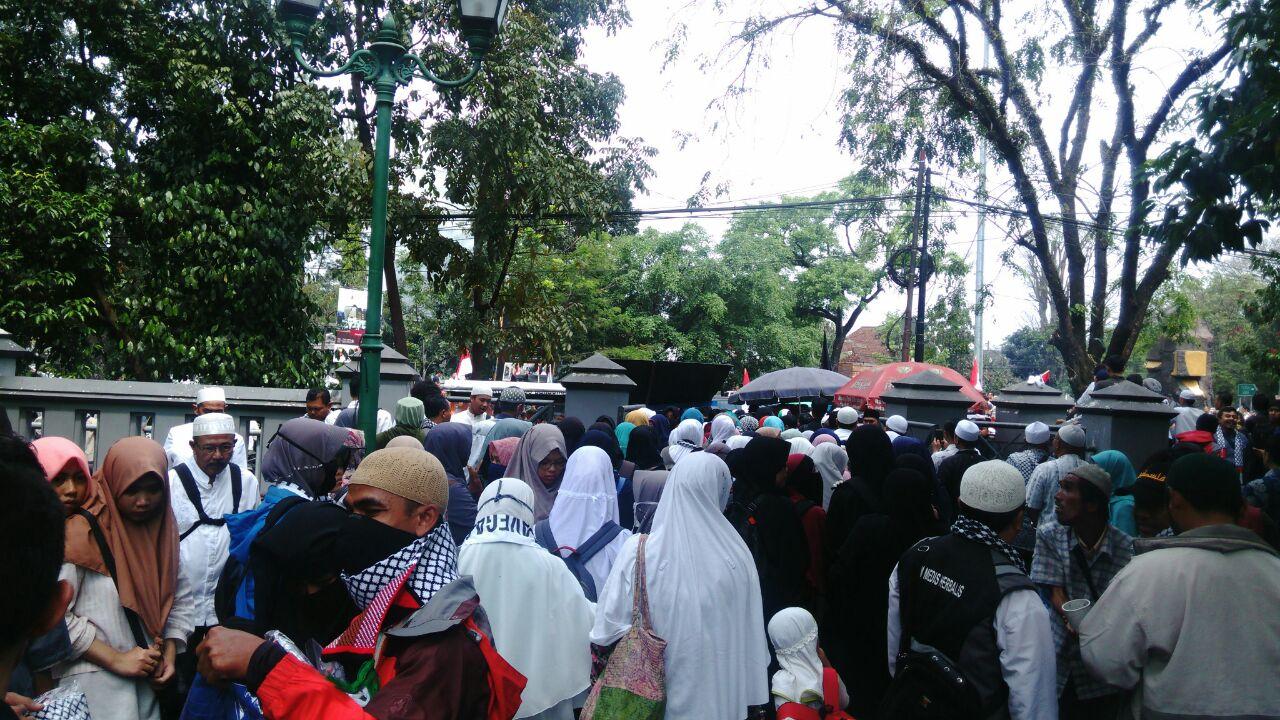 Aksi Long March Aliansi Masyarakat Jawa Barat Selamatkan Al-Aqsho