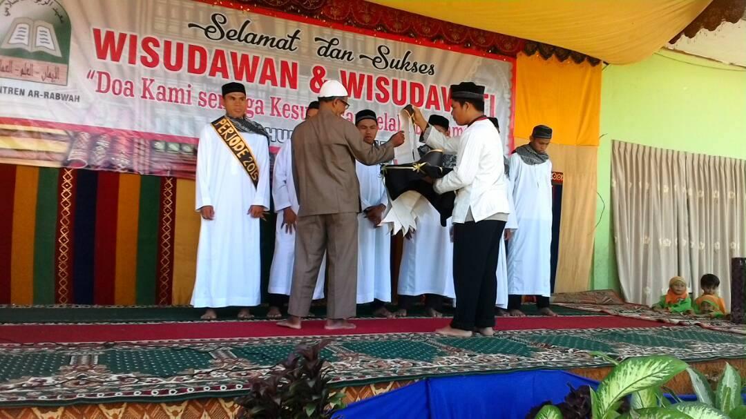 Wisuda, Santri Ma'ahad Ar Rabwah Harus Mampu Kuasai Ilmu Bersumer dari Al-Quran & Sunnah