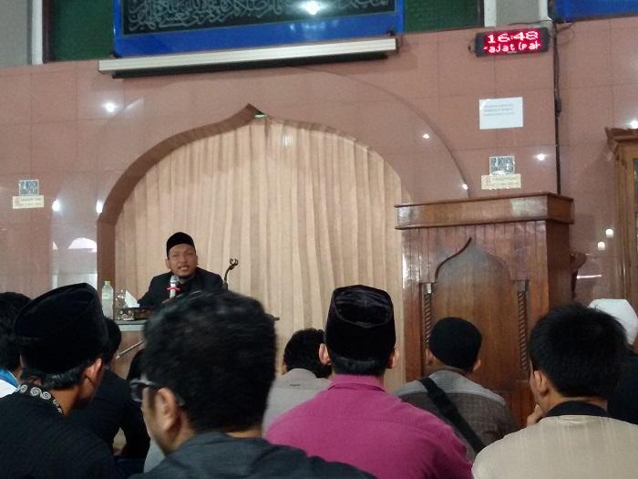 Ustadz Salim A. Fillah Isi Kajian MJN di Musholla Al Amanah GKN Denpasar 