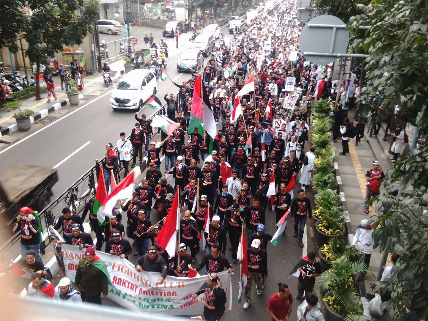 [Foto] Aksi Long March Aliansi Masyarakat Jawa Barat Selamatkan Al-Aqsho
