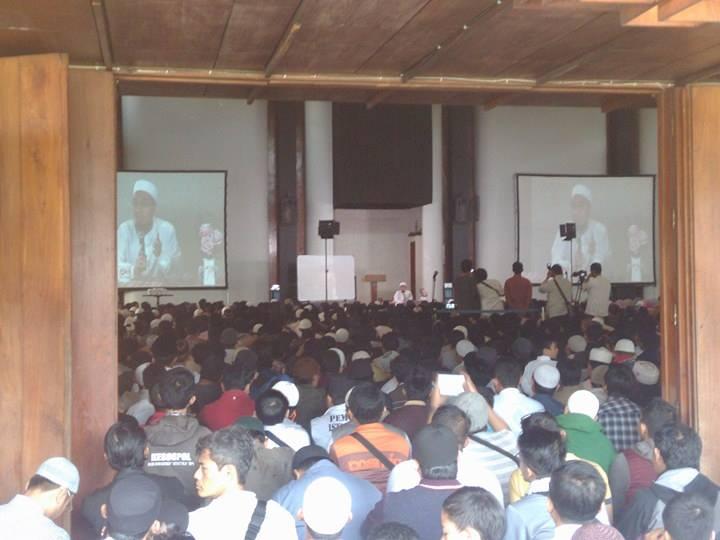 Di Masjid Salman ITB, Ustadz Adi Hidayat Sampaikan Materi 'Isyarat Sains dalam Al-Quran & Sunnah' 