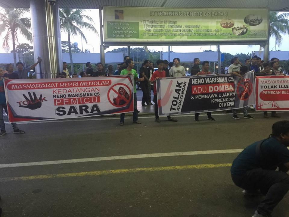 Bang Japar Solo Raya Kutuk Aksi Penahanan 7 Jam Neno Warisman di Bandara Batam 