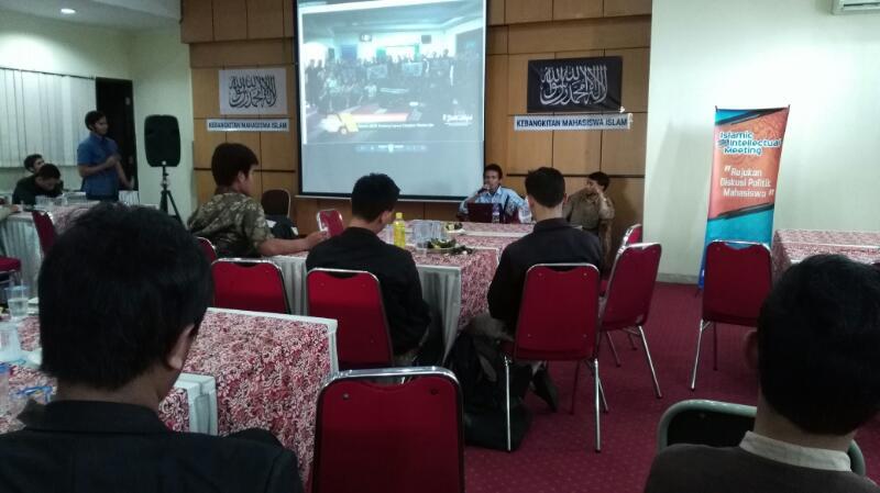 LKM HTI Bandung Ajak Gerakan Mahasiswa Bangkit di Bawah Naungan Panji Islam 