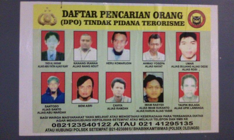 Pamflet DPO Usang Kembali Dipasang, Pengamat Terorisme: Polri Harus Minta Maaf!