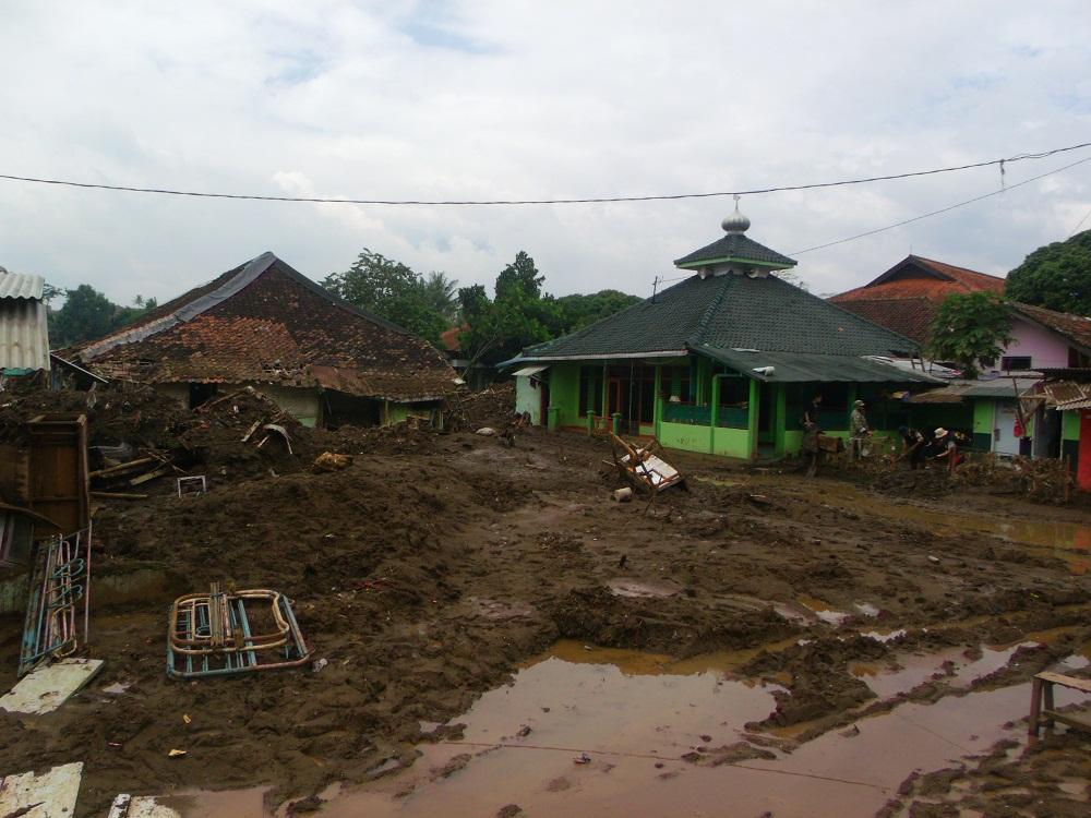 Allahu Akbar! Masjid Istiqomah Tetap Tegak Berdiri Diterjang Banjir Bandang Garut 