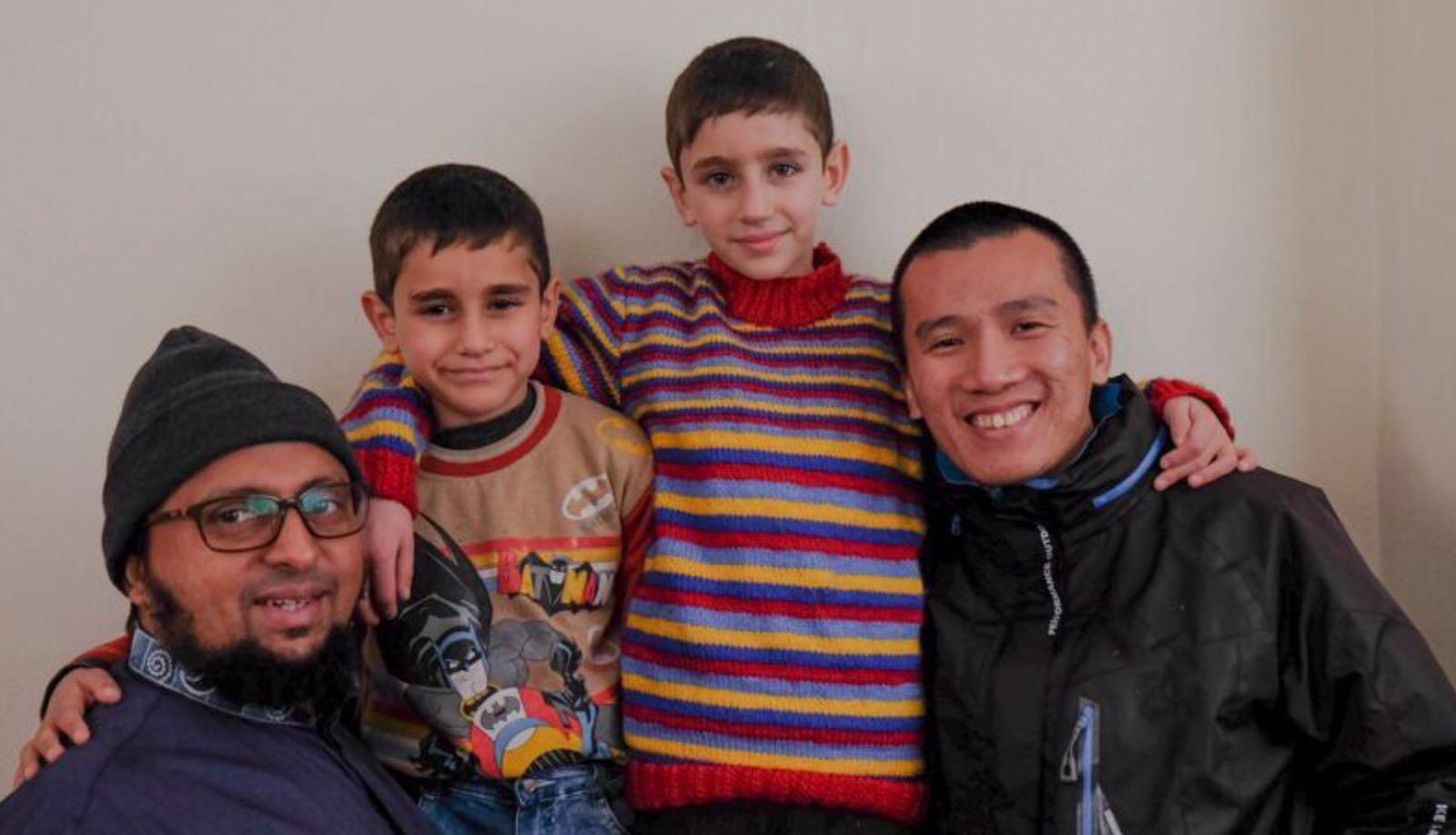 Musim Dingin Mencekam, Felix Siauw &  Abdullah Hadrami Kunjungi Anak-anak Yatim Palestina-Suriah 