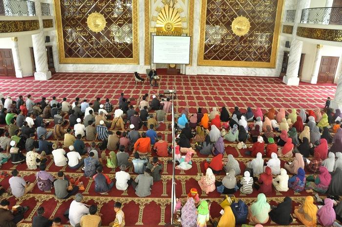 HTI Bandung Launching Kajian Islam Mulai Akar Hingga Daunnya