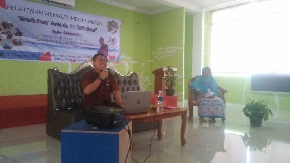 SMAI HBS Batam Asah Menulis Bersama Jurnalis