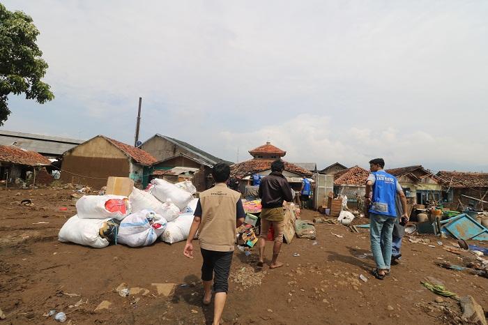 Tim Peduli Bencana Nusantara BMH Terus Berikan Bantuan Kepada Warga Cimacan Garut