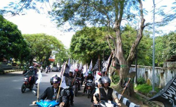 Jelang Mapara, DPD 2 HTI Cimahi Gelar Pawai Panji Islam