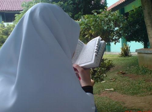 Islam Memuliakan Perempuan 