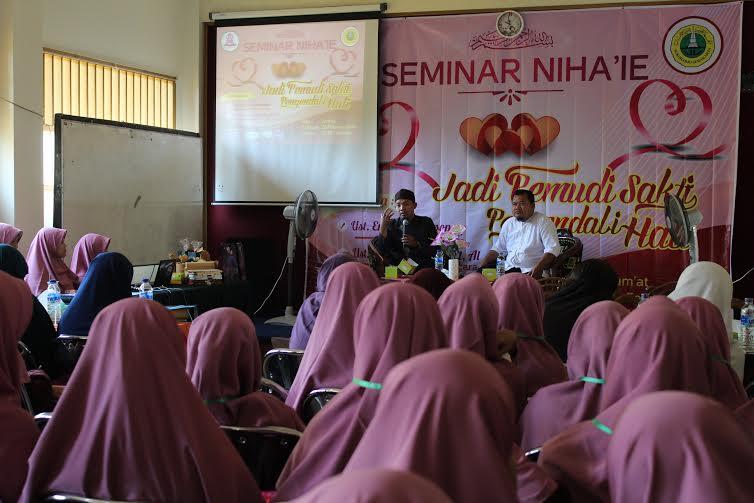 Santriwati Al Mukmin Ngruki Adakan Seminar 'Pemudi Sakti Penjaga Hati'
