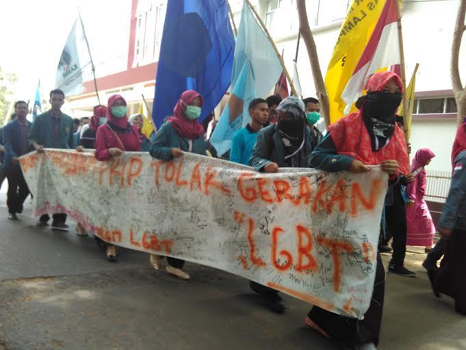 LGBT Produk Liberal Hancurkan Generasi