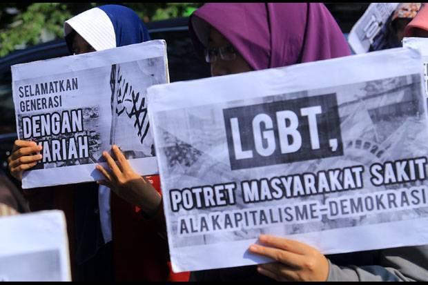 LGBT, Buah Busuk Demokrasi Liberal!