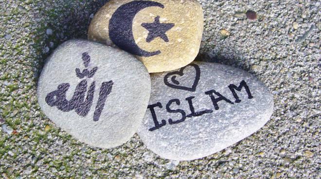 Islam Kembali Dilecehkan, Bagaimana Seharusnya Umat Bereaksi?