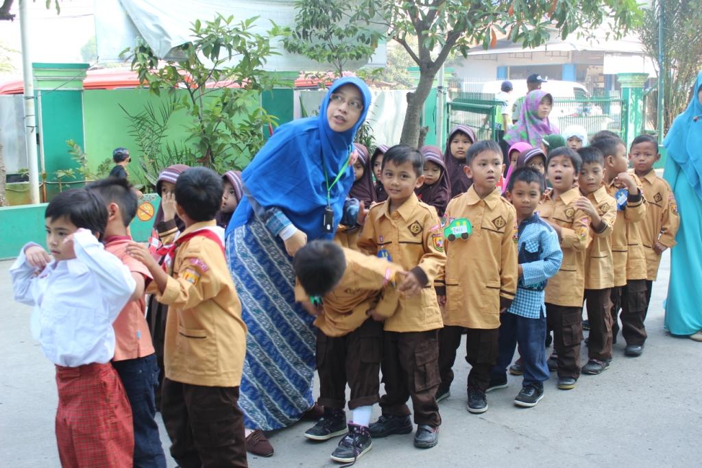 Guru di Sekolah Vis-a-Vis Guru di Luar Sekolah