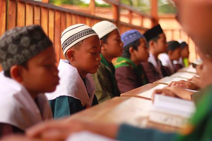 Persembahan Jubah Kemuliaan dari Anak Penghafal Qur'an