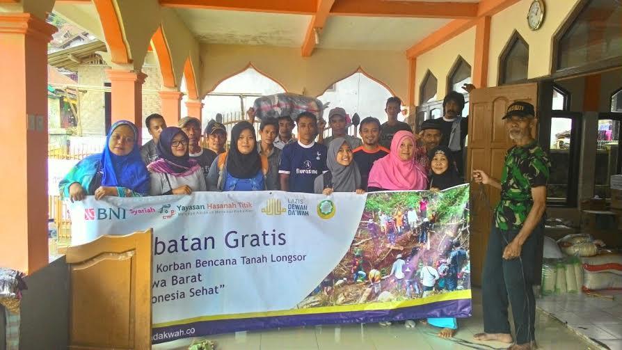 Dewan Dakwah Bantu Pengobatan dan Makanan untuk Korban Longsor Subang  