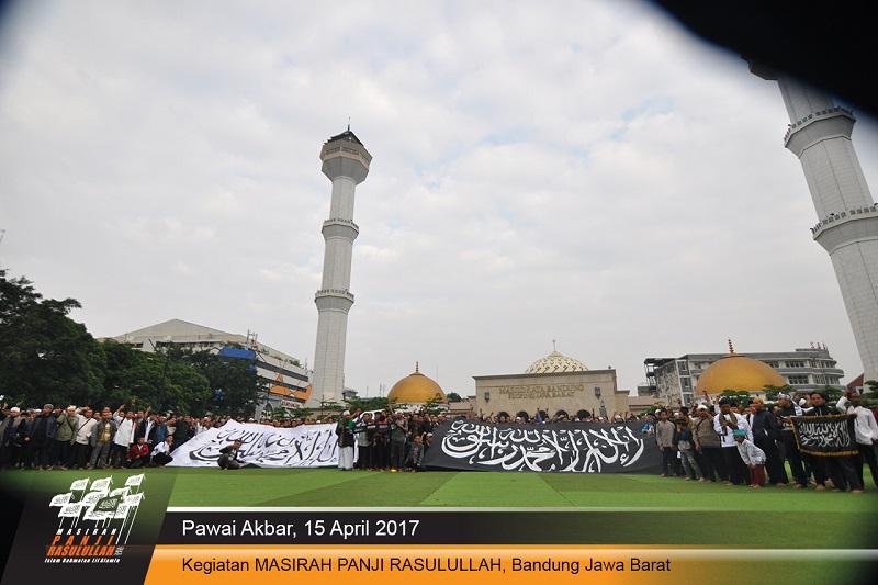 Meski Dihadang, HTI Jabar Sukses Gelar 6 Acara Masiroh Panji Rasulullah yang Libatkan Ribuan Orang