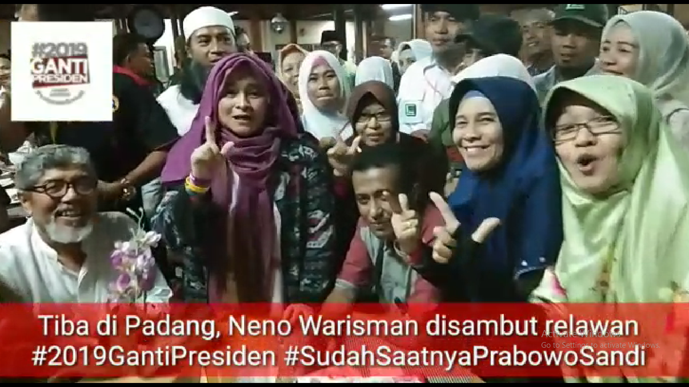 [Video] Tiba di Padang, Presidium RGP Bunda Neno Warisman Disambut Relawan Prabowo-Sandi
