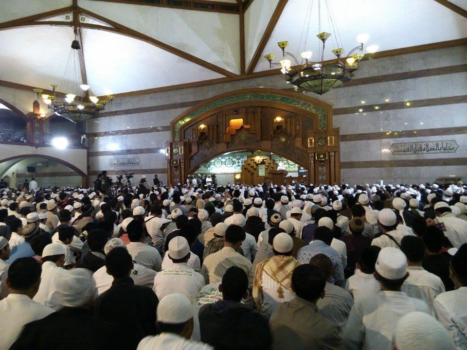 Jaga Spirit 212, Umat Islam Ikuti Shalat Subuh Berjamaah di 212 Titik Seluruh Indonesia