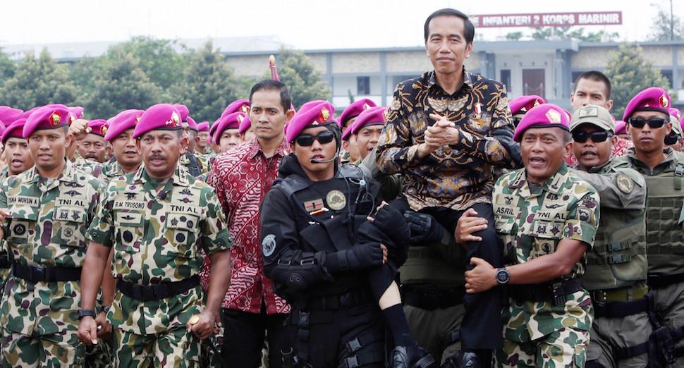 Kunjungan Jokowi ke Beberapa Aparat Keamanan Dinilai untuk Menakut-nakuti Umat Islam
