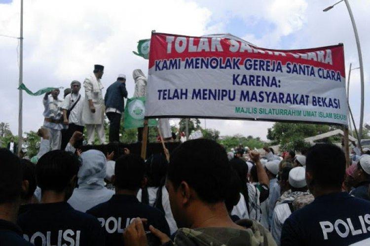 Kasus Tiga Aktivis Islam Bekasi Ditahan Atas Laporan Santa Clara Diadukan ke DPR