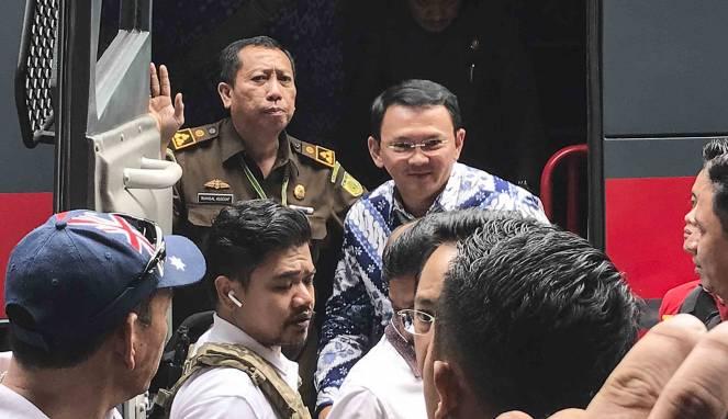 Demo Tak Cukup, Pendukung Ahok Kumpulkan KTP Demi Bebaskan 'Sang Idola'