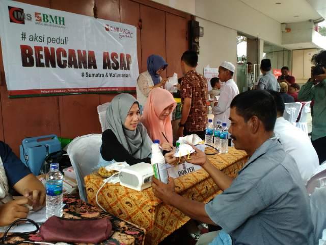 Laznas BMH dan CIMB Niaga Syariah Bantu 500 Korban Bencana Asap di Palembang