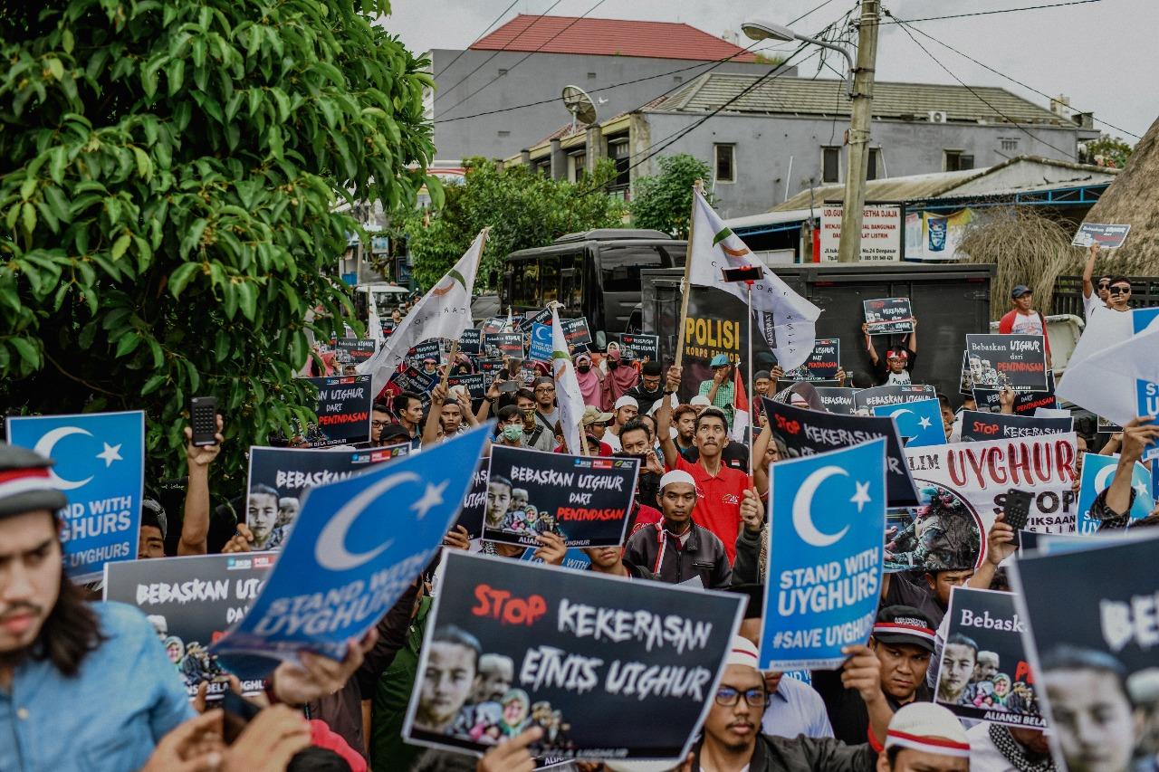 Umat Islam Bali Aksi Solidaritas Muslim Uyghur di Depan Konjen China