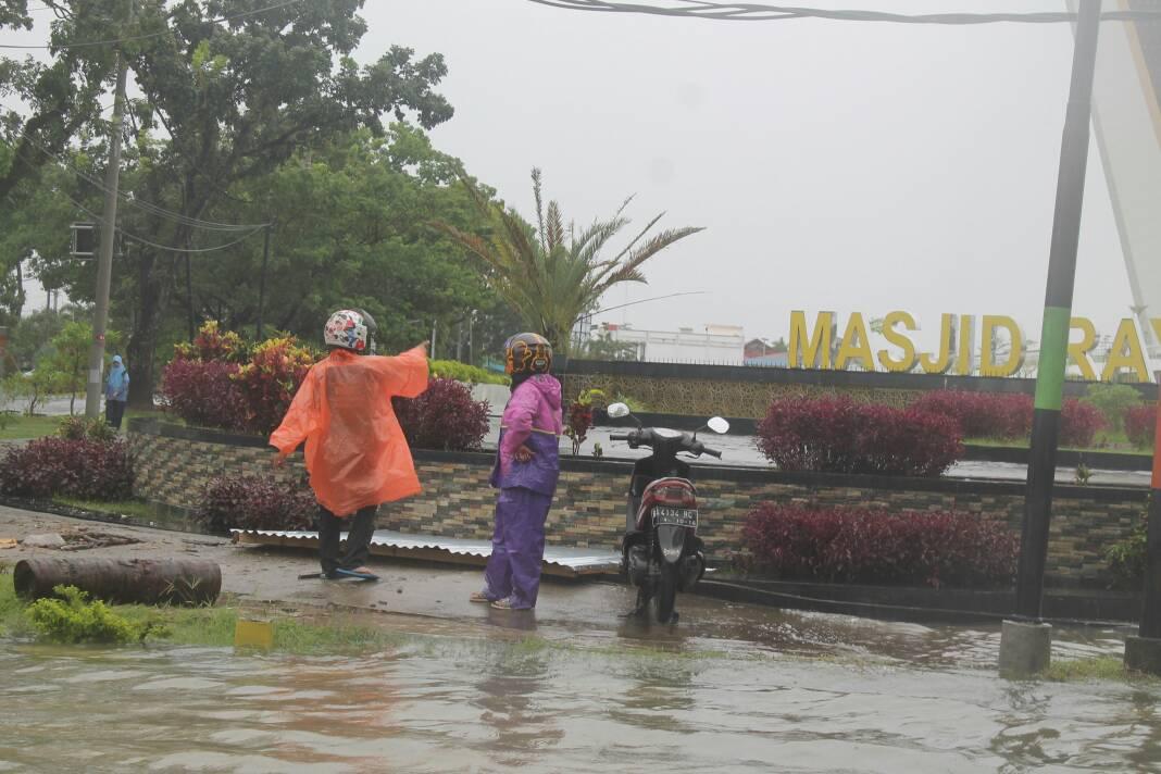 MDMC PWM Sumbar Evakuasi Terdampak Banjir di Padang